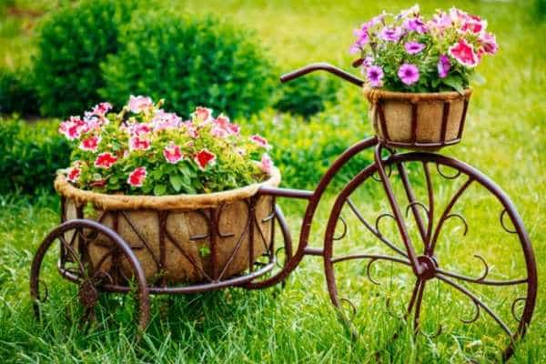 Creative Garden Décor on a Budget